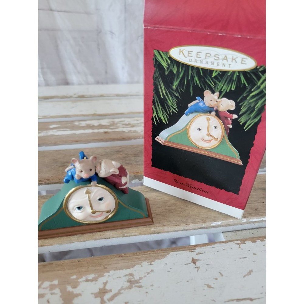 Hallmark in a heartbeat clock mice‎ ornament 1995 Xmas tree